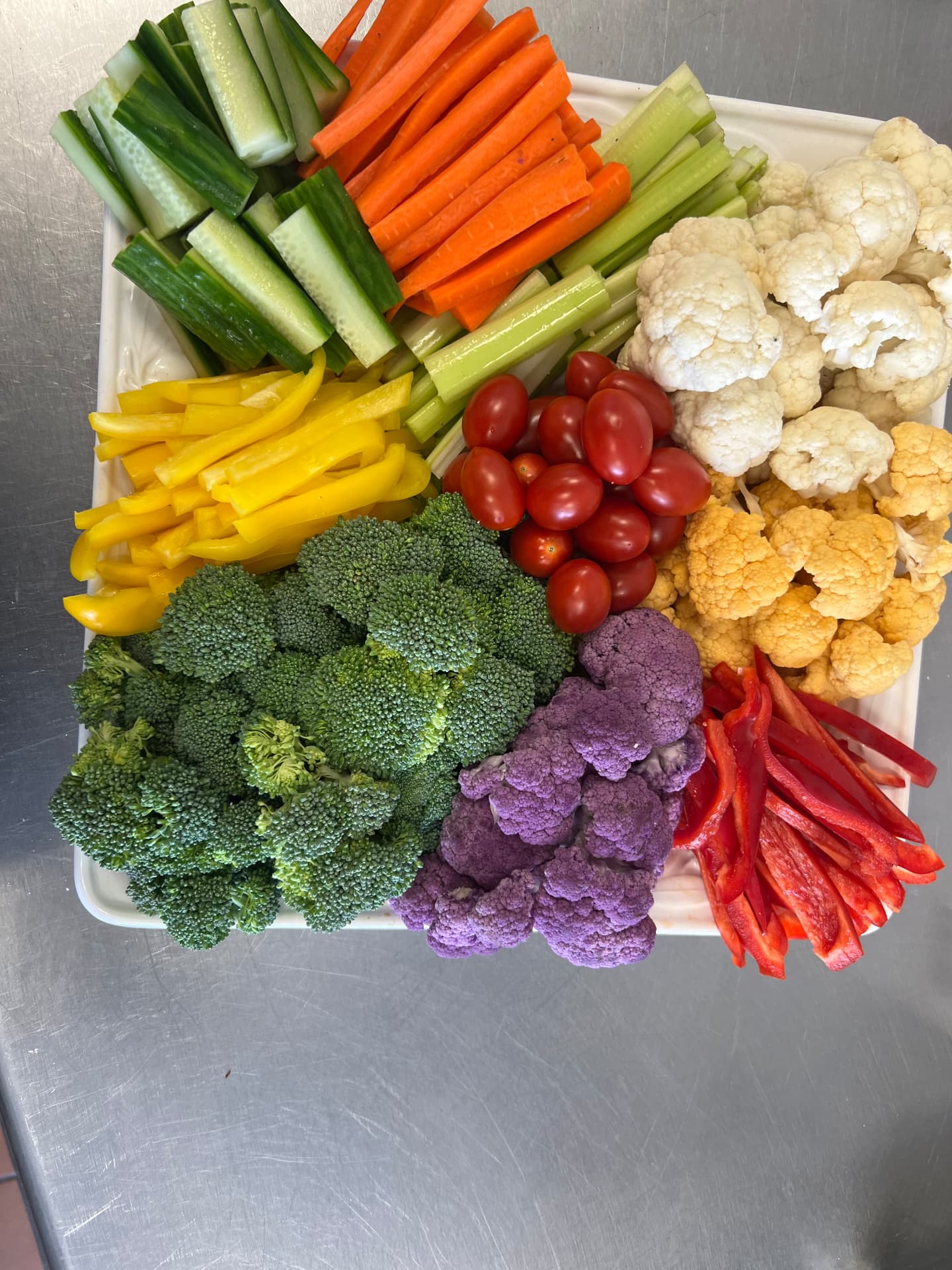 Colorful fresh vegetable platter